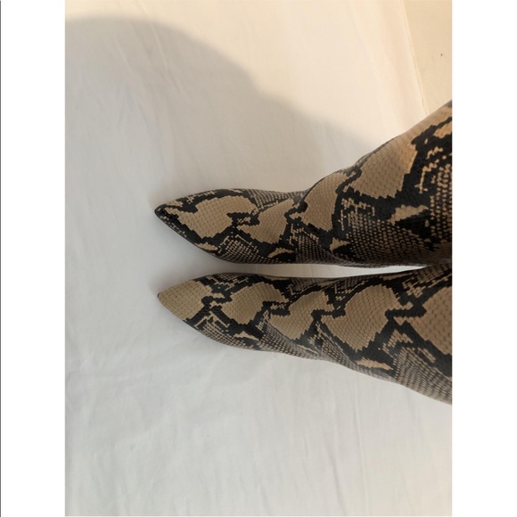 💫HOST PICK💫 PARIS TEXAS Leather Python Print Boots - Picture 9 of 10